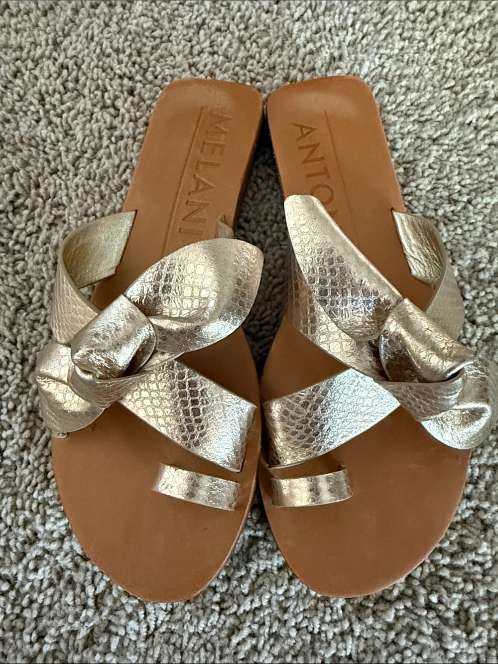 ANTONIO MELANI Metallic Gold Knotted Toe-Ring Slide Sandals SZ 6, EXC COND!